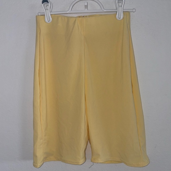 High-Waisted Yellow Slinky Cycle Shorts 🍋 - Picture 4 of 12